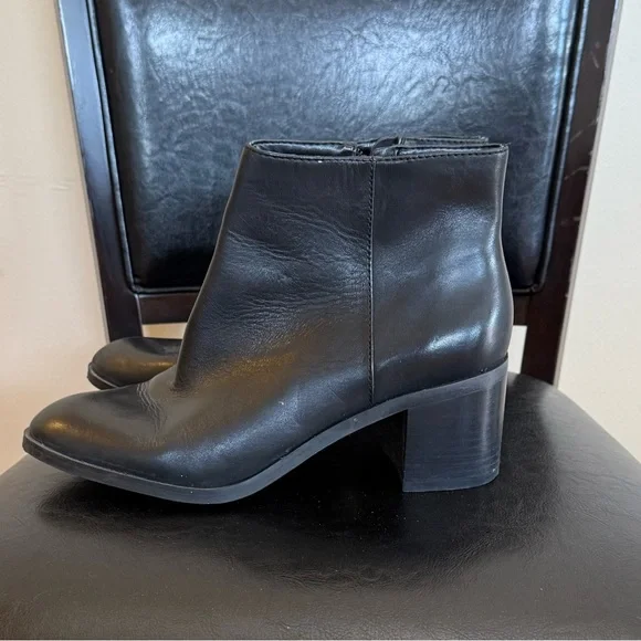 Vince Camuto Gaviren Booties - Picture 3 of 12